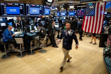 　９月１２日、米株式市場は２４日に過去最大規模となるセクター分類の変更が予定されている。写真は７日、ニューヨーク証券取引所（２０１８年　ロイター/Brendan McDermid）