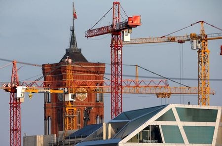 　８月１４日、ドイツ経済省は公表した月報で、新型コロナウイルスの大流行で打撃を受けた独経済は第３・四半期に強く拡大するが、完全な回復には長い時間がかかるとの見解を示した。写真は２０１６年３月、ベルリンで撮影（２０２０年　ロイター／Fabrizio Bensch）