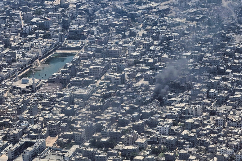 ガザ地区はイスラエルにより封鎖され食料や燃料、医薬品などが枯渇。北部は激しい空爆にさらされている。（8月7日）　AP/AFLO