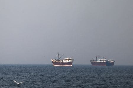 　中東紛争を受けて海上輸送が制限され、カタールで液化天然ガス（ＬＮＧ）生産が停止される中、インドは３日、ガス供給の削減を始めた。写真はホルムズ海峡。オマーンのムサンダムから２日撮影(２０２６年　ロイター/Amr Alfiky)