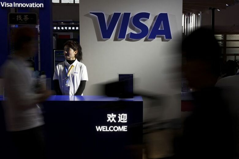 2023年11月28日、北京の展示会に出展したビザのブース。 REUTERS/Florence Lo