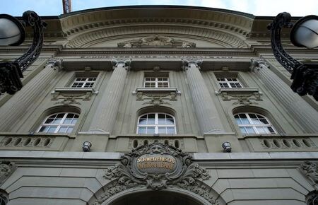 　１２月１２日、スイス国立銀行（中銀）は政策金利を据え置いた。写真はスイス・ベルンのスイス中銀（２０１９年　ロイター/Denis Balibouse）