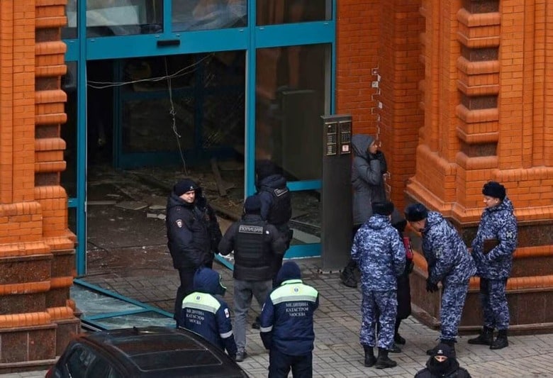 ロシアの首都モスクワの高級マンションで３日、爆発があり、ウクライナ東部の親ロシア派武装勢力指導者アルメン・サルキシャン氏が死亡した。国営タス通信などが報じた。現場での警察の捜査、（２０２５　ロイター/Evgenia Novozhenina）