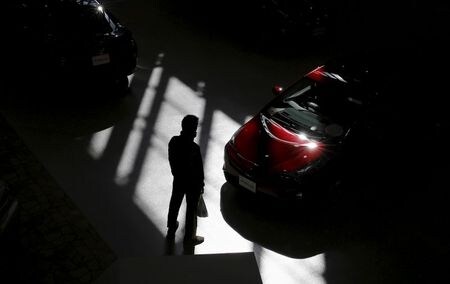 　５月１日、４月の国内新車販売（軽自動車を含む）は前年同月比２８．６％減の２７万０３９３台で７カ月連続のマイナスとなった。写真は都内で２０１６年２月撮影（２０２０年　ロイター／Toru Hanai）