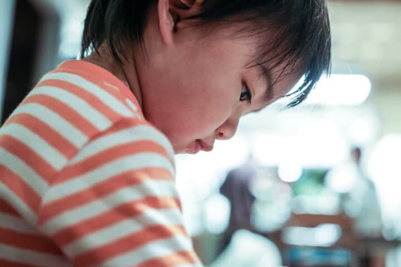 無理に「何か」を見出そうとせず、子どもの世界を尊重する姿勢が大切（写真はイメージです）　kyonntra-iStock