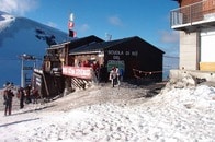 スイスの領土がひっそりと広がる　氷河融解で