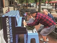 コロナ禍でピアノを始める人が増加？ 大江千里がつづる、今こそ「大人ピアノのススメ」