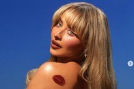 【動画】太もも「全開」衣装がトレンド...女性シンガーたちの脚は、なぜあんなに「つやつや」に光っているのか？