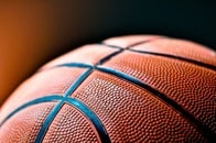 「ディルドを投げるのはやめて...」WNBAの試合で性的玩具が投げ込まれる事件が続出、「女性蔑視」と怒りの声