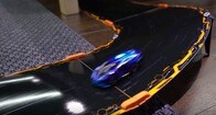 自動操縦車を思わせる超ハイテクオモチャ：Anki Overdrive