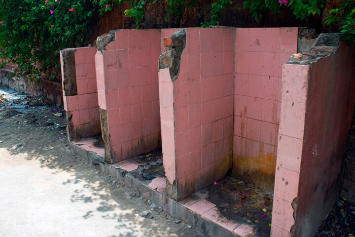 インド・ジャイプールの街中にあるトイレ　mathess-iStock.