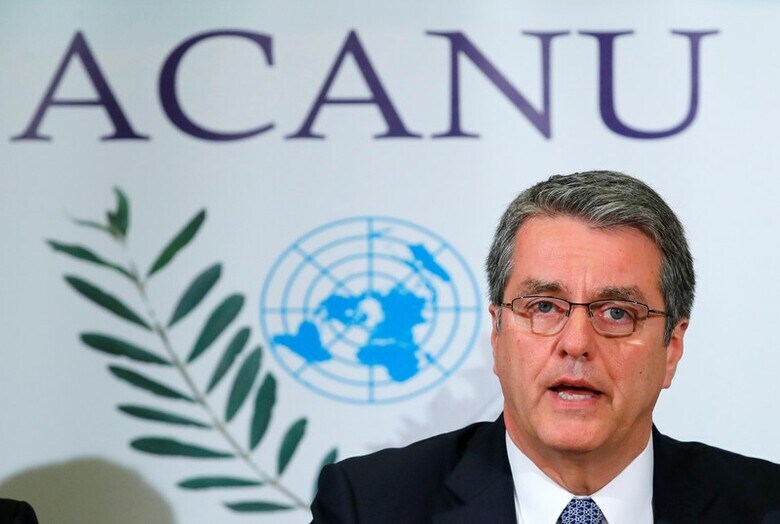 １１月２７日、世界貿易機関（ＷＴＯ）の紛争処理で最終審に当たる上級委員会の欠員を巡り、トランプ米政権が新委員の選出を阻止している問題で、加盟国の代表らは紛争処理機能に支障を来たさないよう対策を協議している。ジュネーブで会見するＷＴＯのアゼベド事務局長（２０１７年　ロイター／Denis Balibouse）