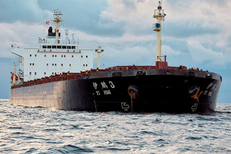 デンマークの海域に停泊中の貨物船「伊鵬3」（11月20日）　MIKKEL BERG PEDERSENｰRITZAU SCANPIXｰREUTERS