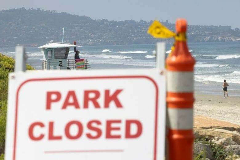 ７月７日、米カリフォルニア州で新型コロナウイルスの新規感染者が１万人を超え、過去最多を記録した。サンディエゴの海岸で２日撮影（２０２０年　ロイター/Mike Blake）
