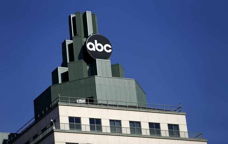 写真はABCのロゴ。2014年2月、カリフォルニア州バーバンクで撮影。REUTERS/Mario Anzuoni