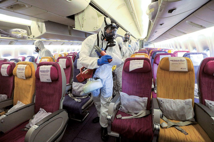 震源地の武漢を追って症例が発生したタイではタイ国際航空が旅客機の座席全てを消毒　PATIPAT JANTHONG-ECHOES WIRE-BARCROFT MEDIA/GETTY IMAGES