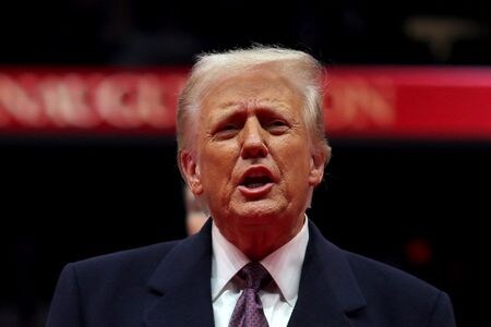 １月２２日、 トランプ米大統領（写真）は黒人男性を殺害したとして２０２０年に有罪判決を受けた警官２人に恩赦を与えた。ワシントンで２０日撮影（２０２５年　ロイター/Carlos Barria）