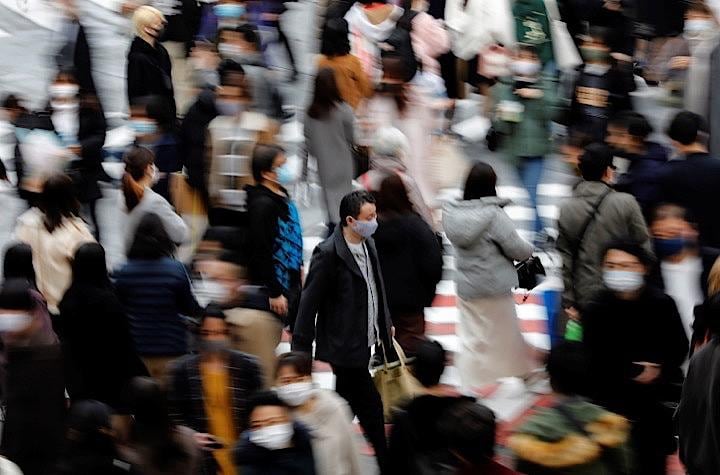 東京都は14日、都内で新たに新型コロナウイルス陽性者が確認されたと発表した。写真は都内で13日撮影　REUTERS/Kim Kyung-Hoon