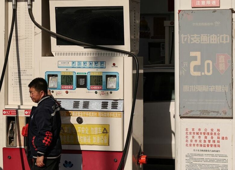 3月22日、北京のガソリンスタンドで撮影。REUTERS/Maxim Shemetov