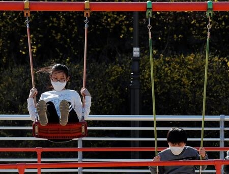 　３月１７日、韓国政府は、入国者に対する検疫強化措置である特別入国手続きの適用対象を全ての国に広げると発表した。１９日から実施する。写真はテグで１４日撮影（２０２０年　ロイター／Kim Kyung-Hoon）