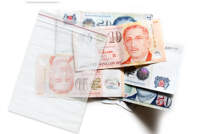 長財布にお守りまで入れる日本人はもはや時代遅れ？シンガポールのお金持ちは、ビニール袋を財布がわりに使うというが、それはなぜ？　taffpix  / Altayb / iStockphoto