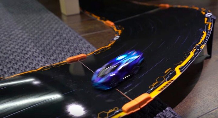 　コースを記憶し、はみ出すことなく高速で走行することが可能なホビーレースセット    Unboxing Anki Overdrive-YouTube