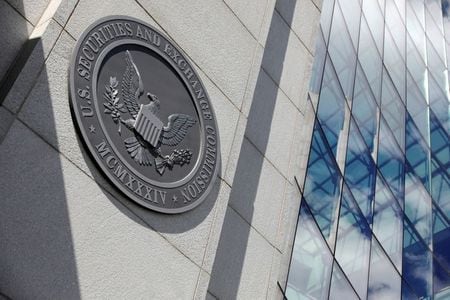 米証券取引委員会（ＳＥＣ）は７日、市場を監視し、不正行為や市場操作の兆候を調査していると発表した。写真は５月１２日撮影（２０２１年　ロイター/Andrew Kelly）