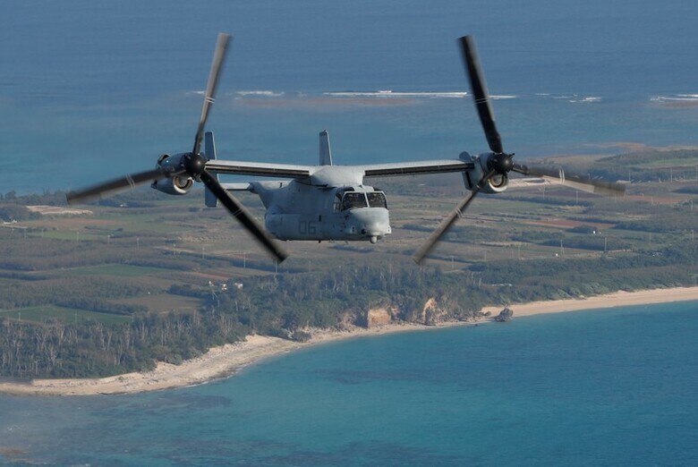 ８月３１日、防衛装備品の支払いを次年度以降に繰り越して積み上がったローンの残高が、２０１９年度は前年から４０００億円増え、５兆円を超す見通しだ。米国から高額な武器調達を増やしていることなどが影響し、来年度の返済額は年間の防衛費約５兆３０００億円の４割を占めることになる。写真はオスプレイ。沖縄で３月撮影（２０１８年　ロイター／Issei Kato）