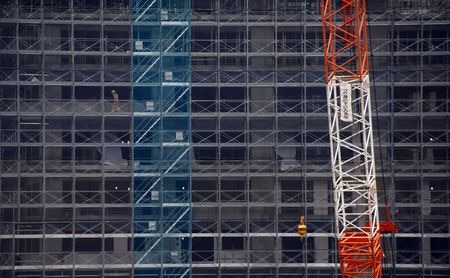 　６月３０日、国土交通省が３０日発表した５月の新設住宅着工戸数は、前年比１２．３％減の６万３６８２戸となった。写真は都内で２０１８年９月撮影（２０２０年　ロイター／Toru Hanai）