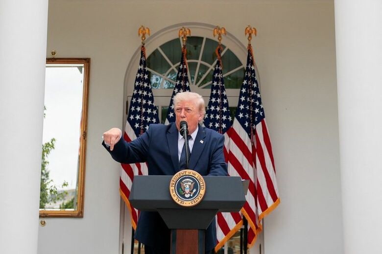 ７月６日、ホワイトハウスで開催された「ローズ・ガーデン・クラブ・ランチ」で演説するトランプ米大統領　REUTERS/Evan Vucci