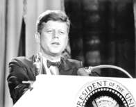 マムダニの次は「この男」？...イケメンすぎる「ケネディの孫」の出馬にSNS熱狂、「顔以外も完璧」との声