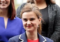 ＥＵ残留派の英女性議員ジョー・コックス、銃撃のうえ刺され死亡、国民投票控え衝撃広がる