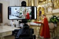 新型コロナウイルスによるテレワークに巣ごもりでネット利用急増　なのに通信株低迷の不思議