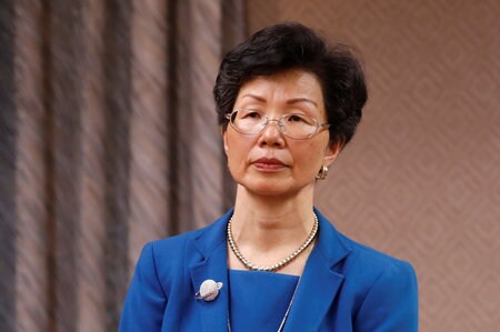 　４月１７日、台湾で対中国政策を担当する大陸委員会の張小月主任委員は、中国人活動家（４８）による難民申請を検討する用意があると議会で語った。写真は議会に出席する同主任委員。台北で撮影（２０１７年　ロイター／TYRONE SIU）
