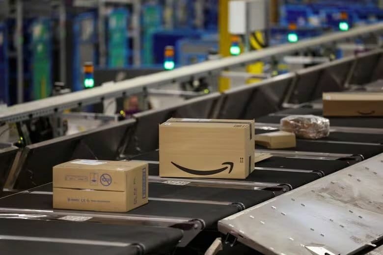 アマゾンの配送センター。6月4日、英ダートフォードで撮影　REUTERS/Toby Shepheard
