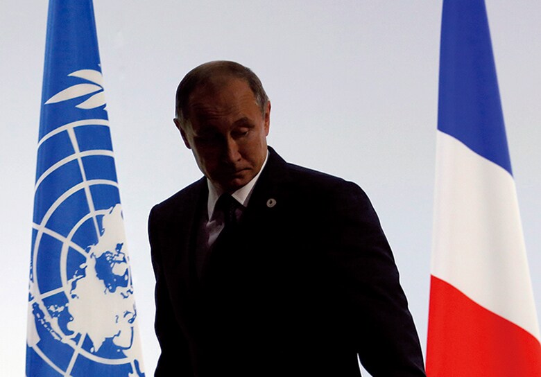 原油安がプーチン流強硬外交の転機となるか　Stephane Mahe-REUTERS