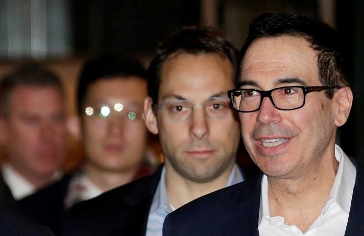 米中通商協議のために北京入りした米閣僚ら（右端はムニューチン米財務長官）　Jason Lee-REUTERS