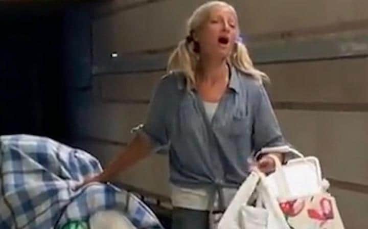 この女性が誰なのかを割り出そうと大騒ぎに......  Inside Edition-YouTube