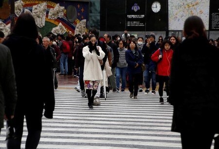 　１２月１４日、政府は２０１７年度の経済見通しについて、物価上昇率を加味した名目成長率を２．５％とする方針だ。写真は都内で１１月撮影（２０１６年　ロイター／Kim Kyung-Hoon）
