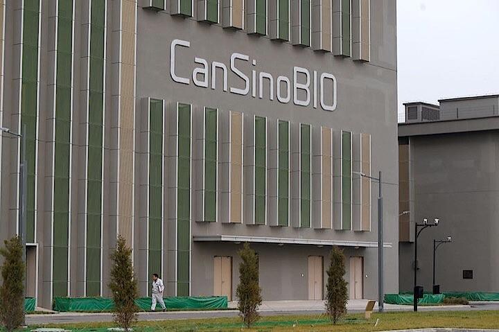 中国のカンシノ・バイオロジクス（康希諾生物）は、人民解放軍の軍事科学院と共同開発している新型コロナウイルスのワクチンを同軍に限定して使用する承認を得たと発表した。写真は天津で2018年11月撮影（2020年　ロイター／Stringer）