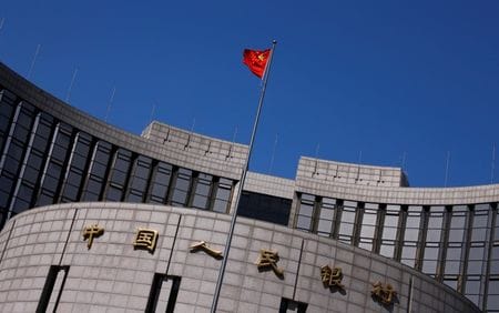 　１１月２７日、中国人民銀行（中央銀行、写真）は、中期流動性ファシリティ（ＭＬＦ）を通じて、１１の金融機関に対して１０００億元（約１５６億４０００万ドル）を供給した。２０１４年４月撮影（２０１５年　ロイター/Petar Kujundzic）