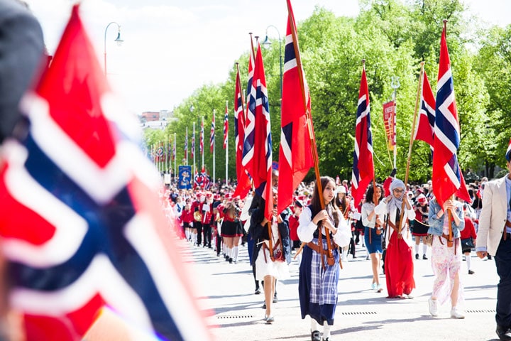 「EU非加盟の仲間にようこそ！」　 Photo: Asaki Abumi