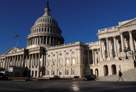 　２月１１日、米ホワイトハウスは１２日に議会に提出する２０１９会計年度（１８年１０月─１９年９月）予算教書について、インフラ投資に２０００億ドル、国境警備強化に２３０億ドルの拠出が盛り込まれることを明らかにした。８日撮影（２０１８年　ロイター/Leah Millis）
