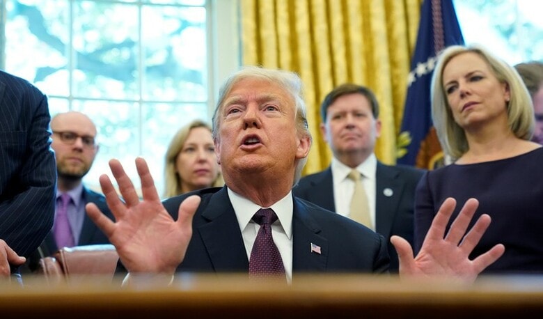 １１月１６日、トランプ米大統領は、中国が貿易合意を求めており、同国に追加関税を課す必要がなくなる可能性があるとの認識を示した（２０１８年　ロイター/JONATHAN ERNST）