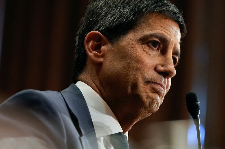 写真は公聴会に臨む、米連邦準備理事会（FRB）の次期議長に指名されたケビン・ウォーシュ元理事。4月21日、ワシントンで撮影。REUTERS/Elizabeth Frantz