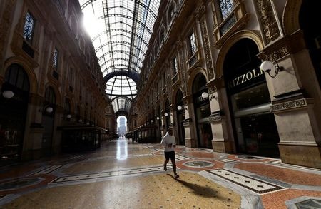イタリアでは国内総生鮮（ＧＤＰ）の３分の１を占める北部が、新型コロナウイルスで最も大きなダメージを受けている。写真は、封鎖が始まって２日目のミラノ市内。３月１１日撮影（２０２０年　ロイター/Flavio Lo Scalzo）