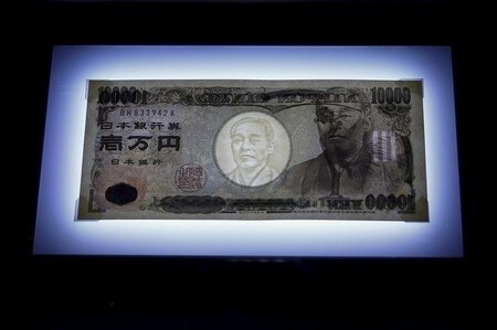 　３月２１日、財務省は、国債償還が多い月に発行する国債を対象に、入札から発行までの期間を短縮する検討に入った。写真は都内で２０１５年１１月撮影（２０１７年　ロイター／Thomas Peter）