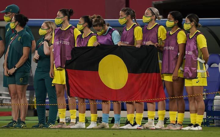 東京五輪でオーストラリア女子サッカーチームはアボリジニー旗を掲げる　Jack Gruber-USA TODAY Network