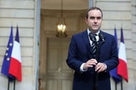 マクロン仏大統領、議会解散回避を目指す...48時間以内に新首相指名
