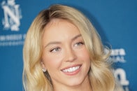 「目のやり場に困る...」シドニー・スウィーニーが下着宣伝で、サッカーで「抜群の運動神経」披露　大胆ポーズに「ワォ」の声